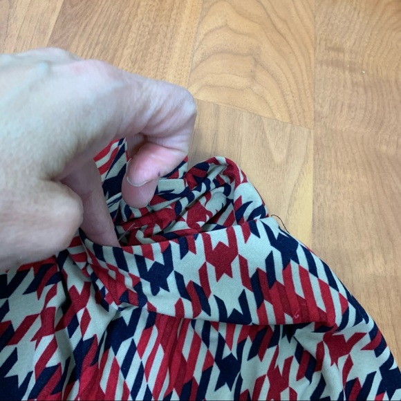 Checkered red white and blue shorts pockets - Picture 8 of 8